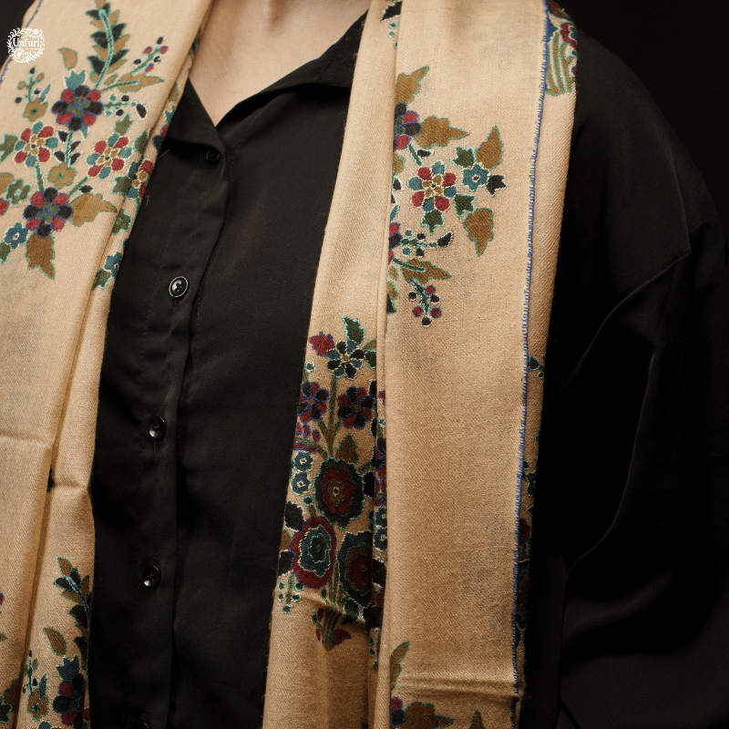 Ivory Floral Butti Handpainted Kalamkari