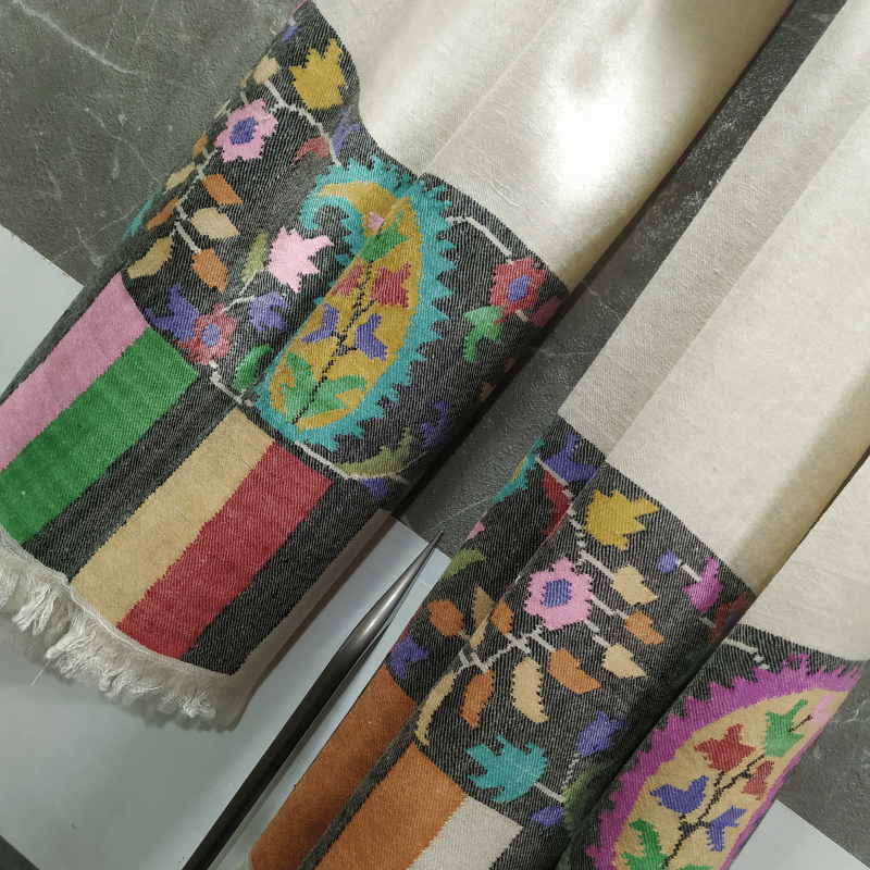 White & Black Border - Image 2