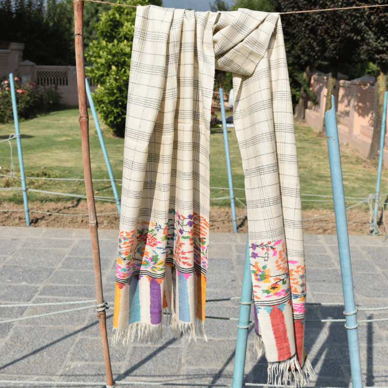 Ivory Check Kani Pashmina Wrap - Image 5